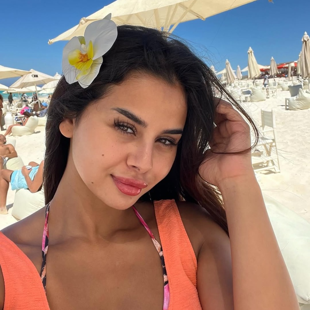 الممثلة منة عرفة صورة من انستغرامها