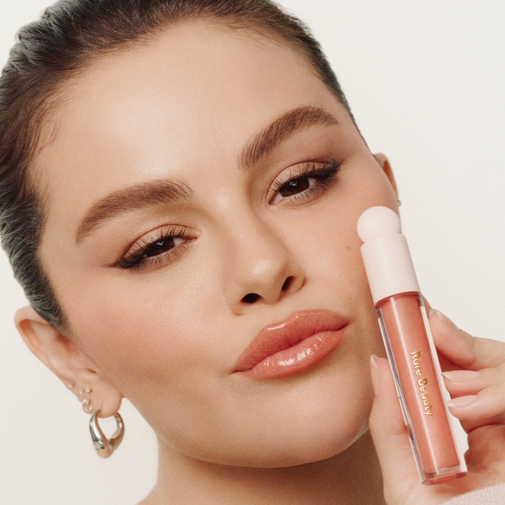 ملمّع الشفاه POSITIVE LIGHT LUMINIZING LIP GLOSS من علامة RARE BEAUTY