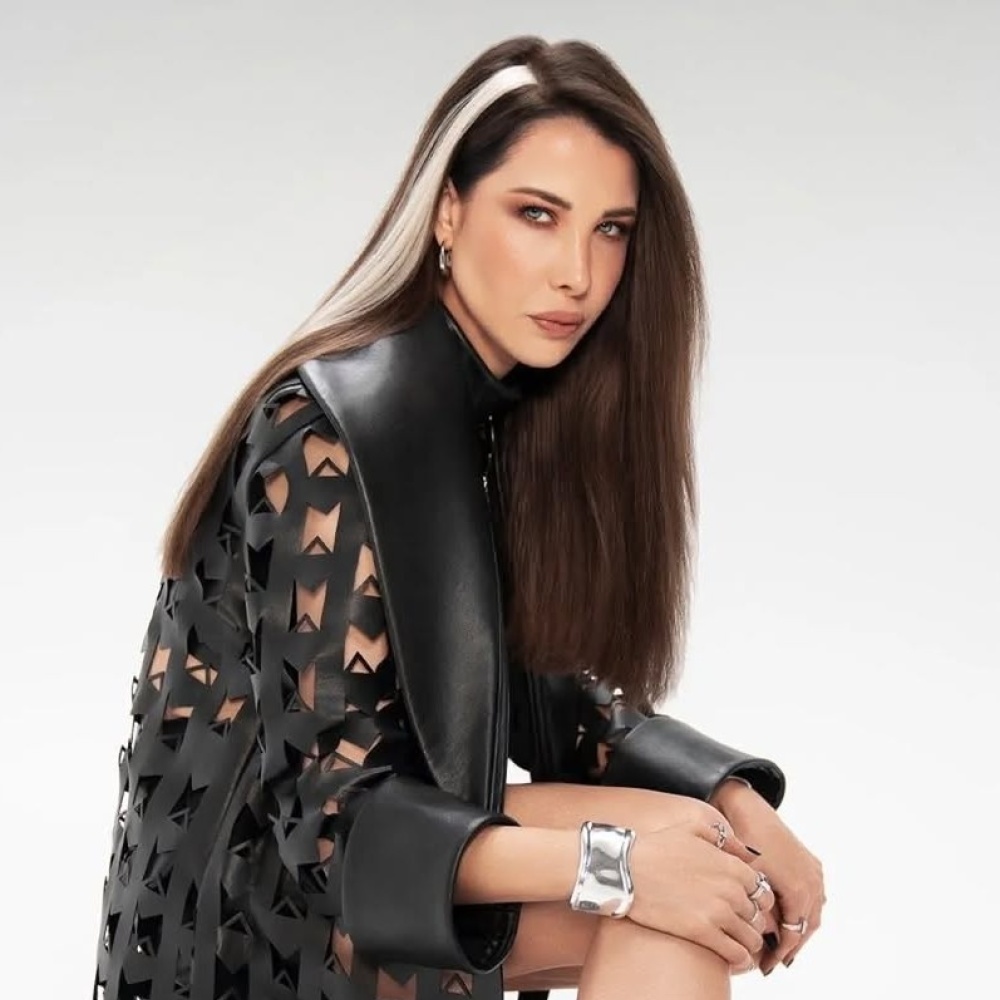 نانسي عجرم تفاجئ جمهورها بلمسة شعر جديدة في ألبوم "نانسي 11"
