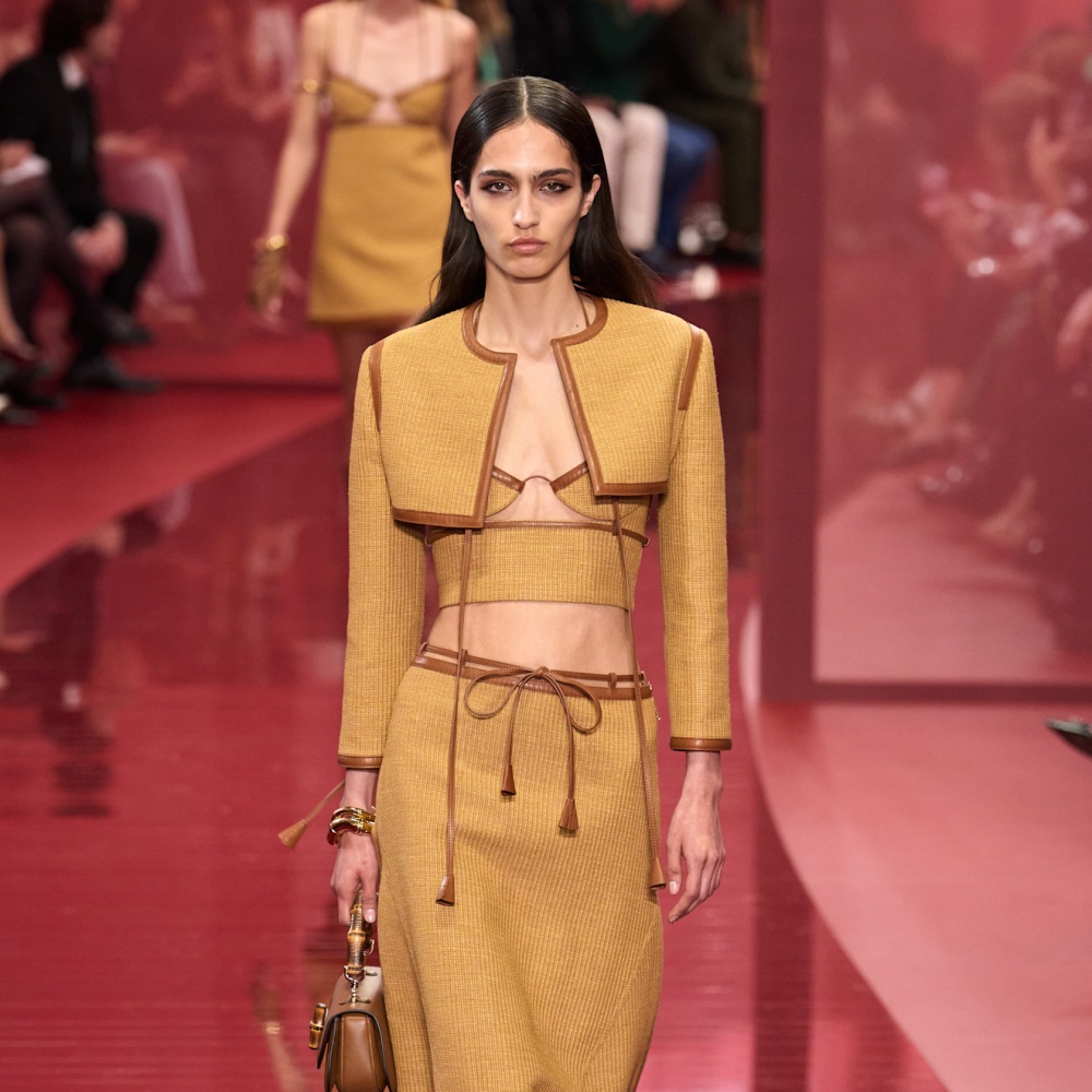 جاكيت كروب بتنسيق مميز من Gucci