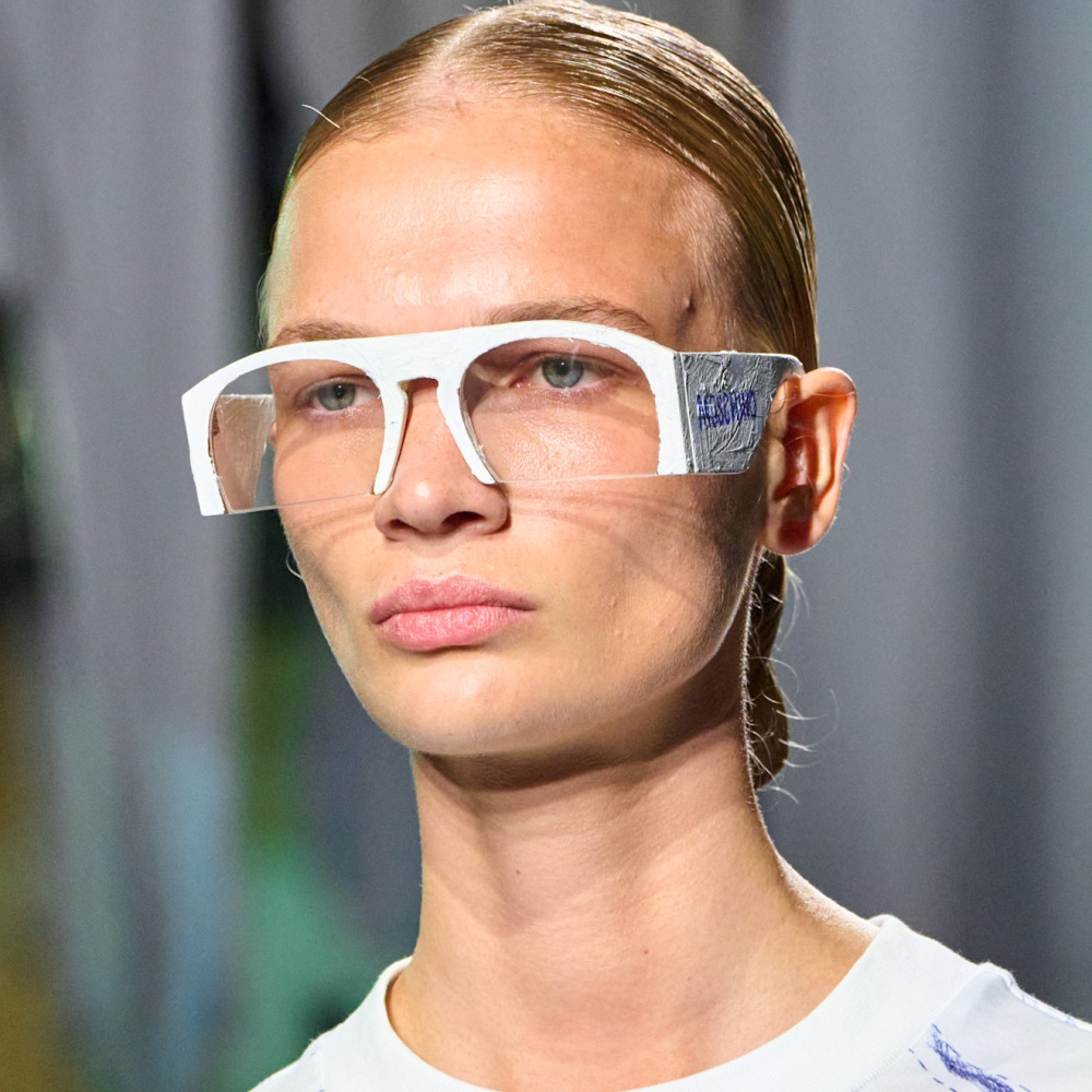 نظارات بعدسات شفافة مع إطار أبيض من Moschino