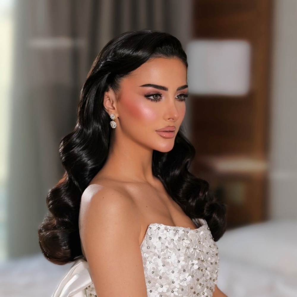 من اطلالات العرايس بتسريحة من خبيرة الشعر السعودية سارة طلال