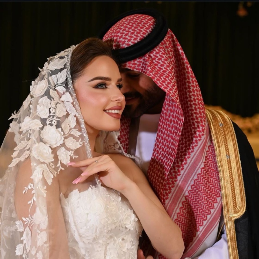 تصوير عروسين من المصورة اسماء الاسودي