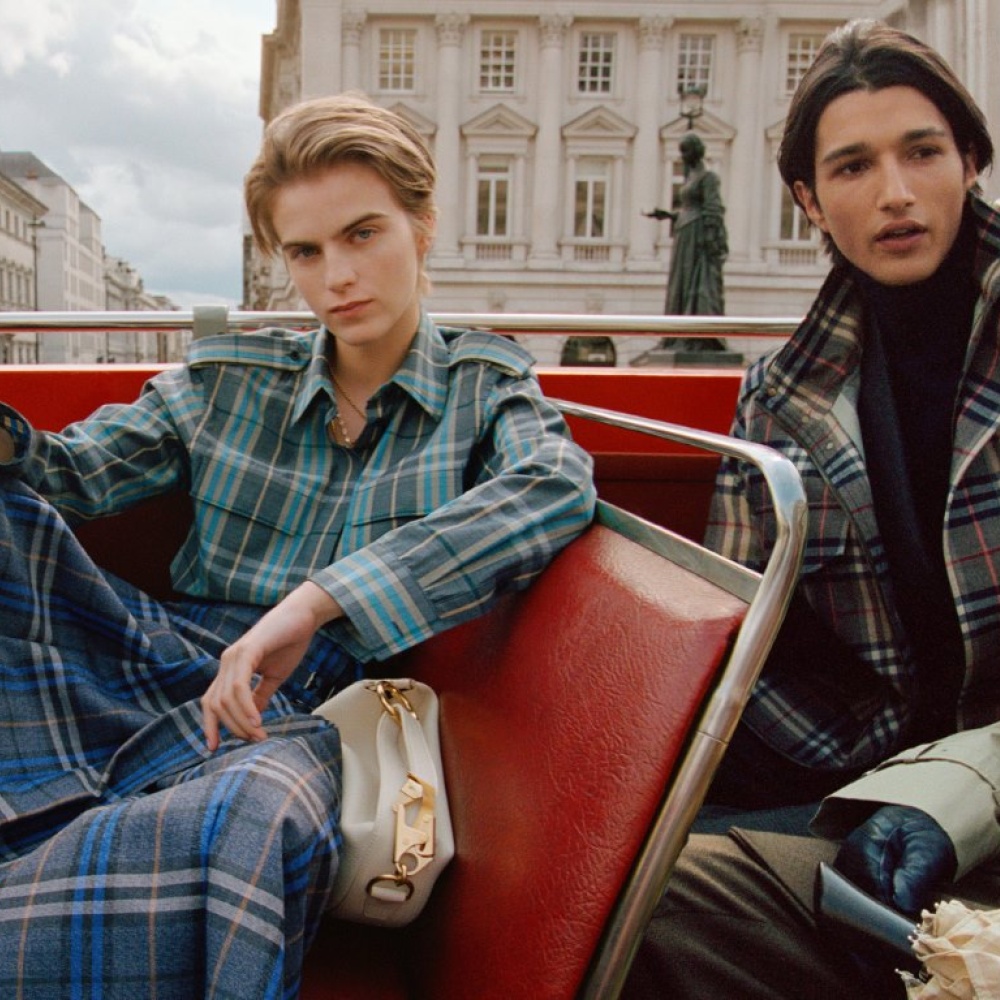 Burberry تطلق حملتها الترويجية بعنوان Back to the City بالتعاون معBus Aunty وNora Attal