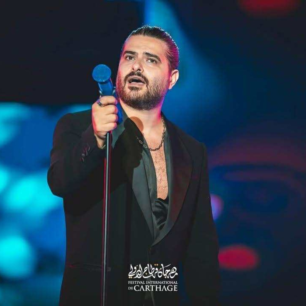 ناصيف زيتون يُلهب مسرح قرطاج وسط مدرّجات ممتلئة: "سأعود مع الأولاد"!