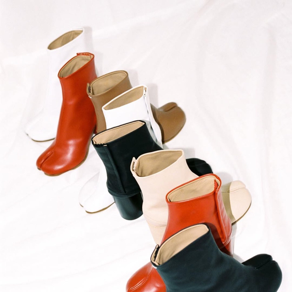 حذاء Tabi من Maison Margiela.. أبرز ابتكارات الموضة في القرن العشرين