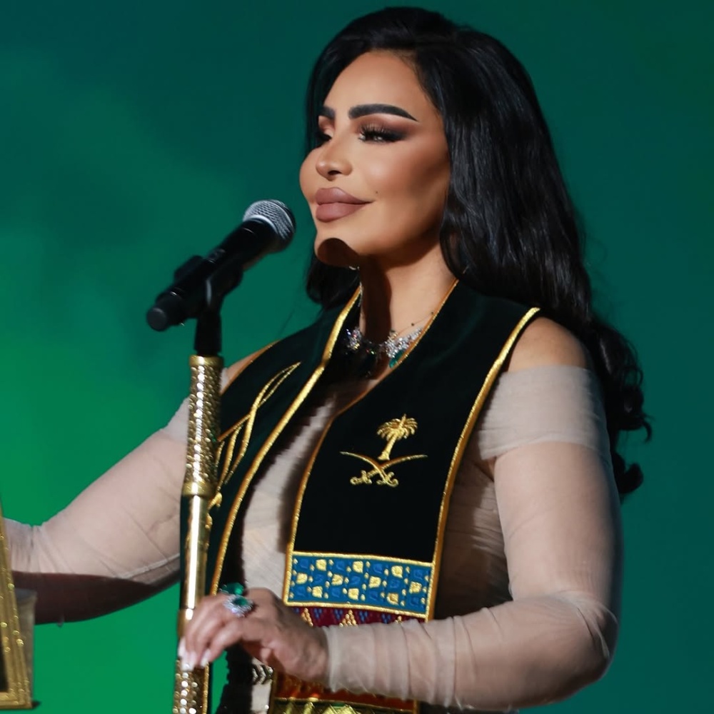 إطلالات مكياج وشعر النجمات في اليوم الوطني السعودي 2025