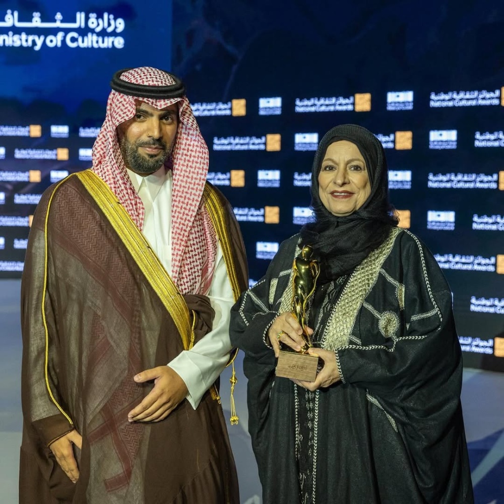 الدكتورة ليلى البسام الحاصلة على جائزة الأزياء في الدورة الرابعة