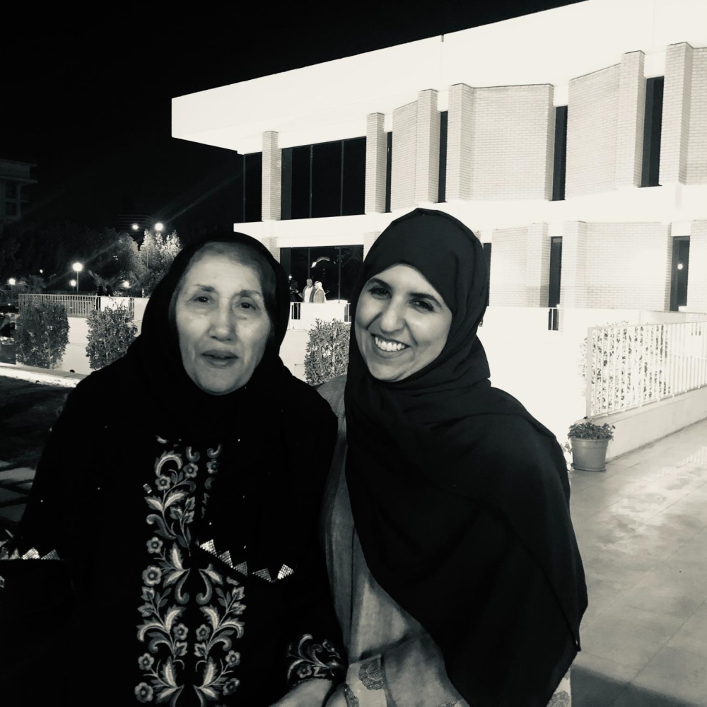 دكتورة إيمان الجبرين مع الراحلة صفية بن زقر - المصدر دكتورة إيمان الجبرين