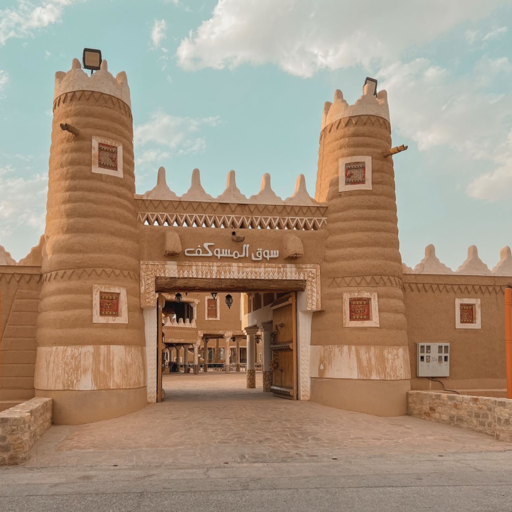 تجربة استثنائية في حضرة الوطن.. جولة بين الأسواق الشعبية والبازارات التراثية في اليوم الوطني السعودي