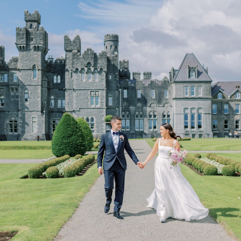 قلعة أشفورد Ashford Castle في مايو، أيرلندا