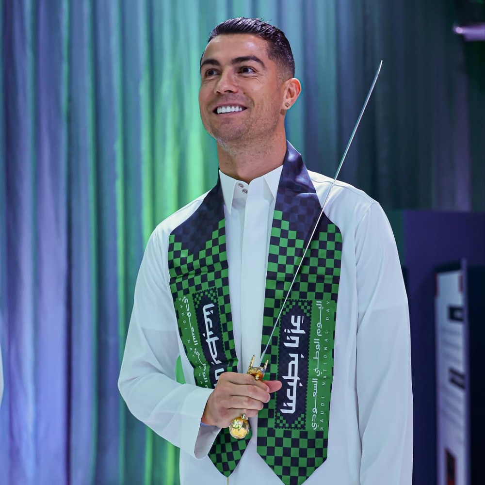 رونالدوي بالزي السعودي