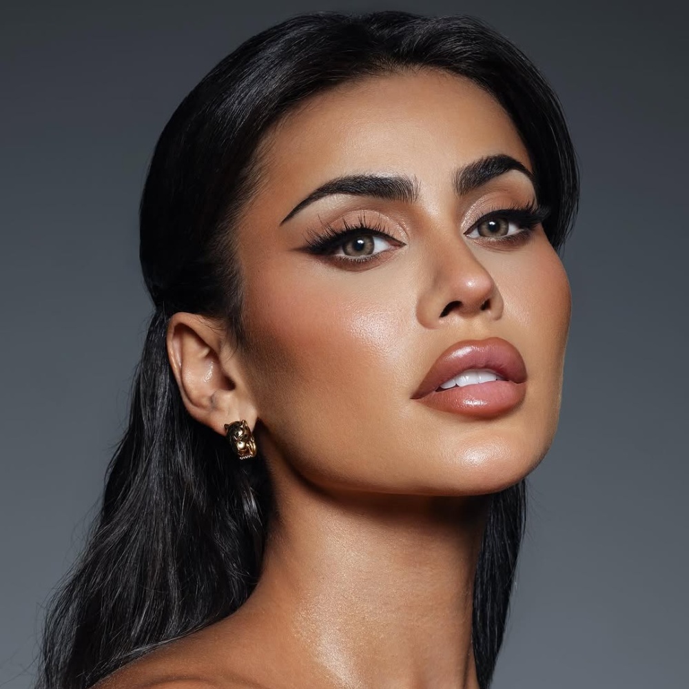 المؤثرة يومي صورة من انستغرام makeup_bymerash