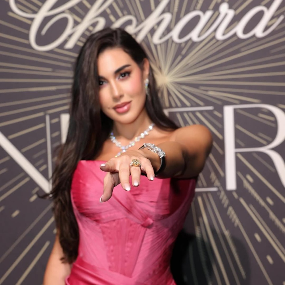 ياسمين صبري بأظافر أنيقة