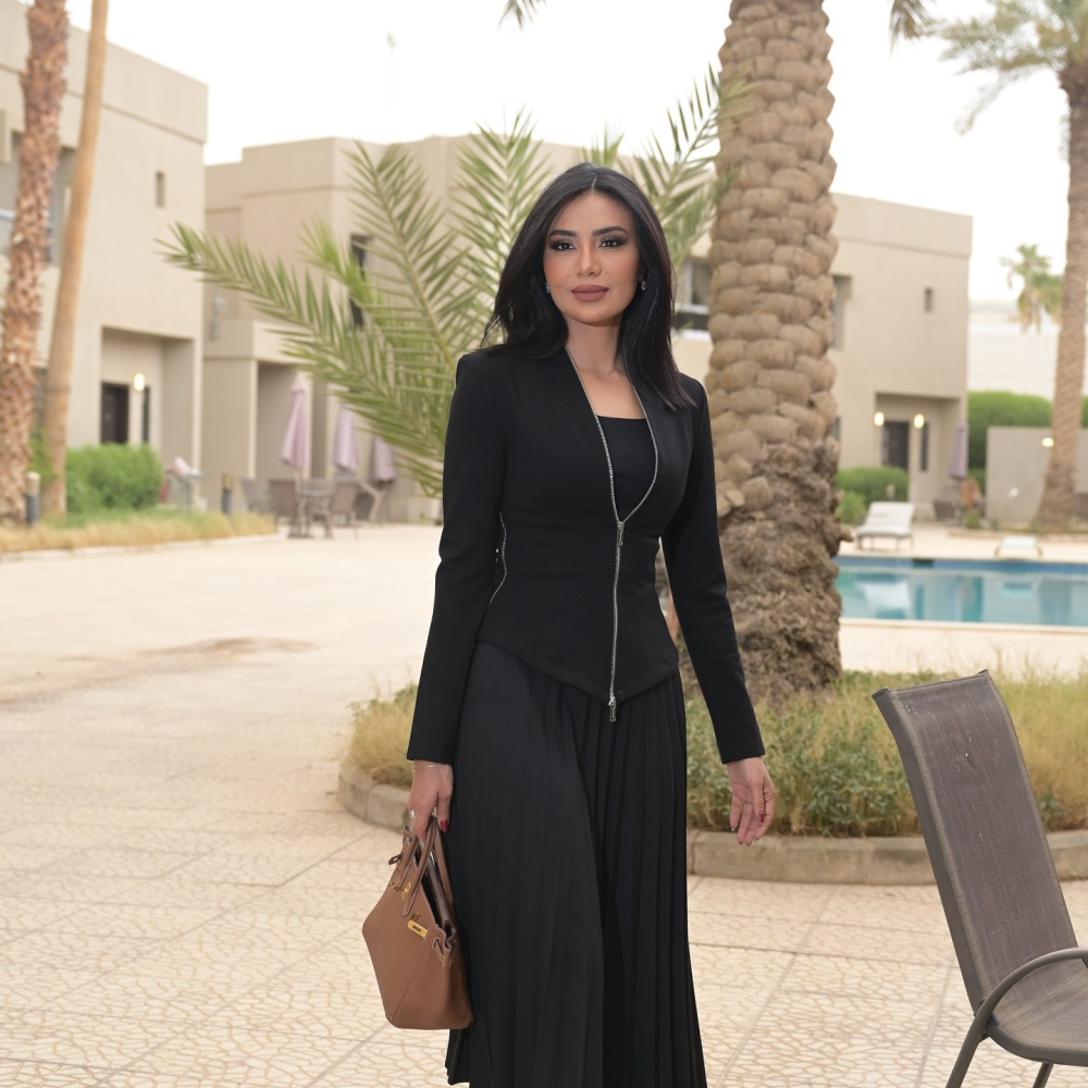 لبنى عبد العزيز