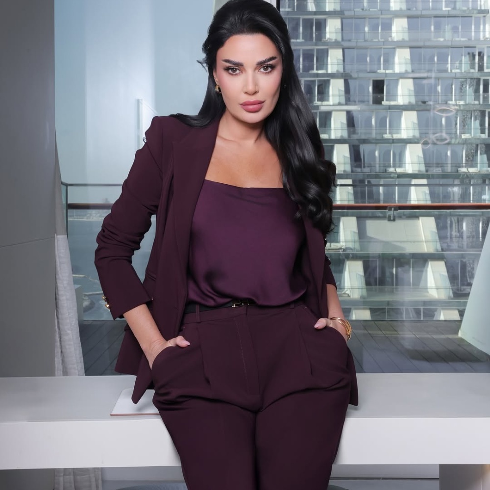 صيحة البدل الخيار الانتقالي الأنيق للخريف.. إليك أحدث إطلالات ملهمة من النجمات