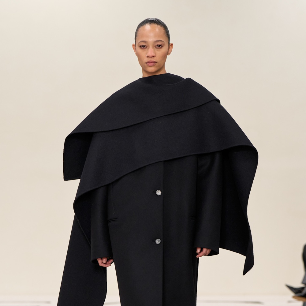 من مجموعة الأزياء الجاهزة Calvin Klein لخريف وشتاء 2025