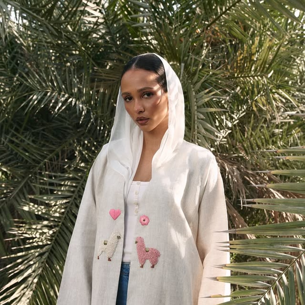 المصممة السعودية هالة المدني تقدّم تفاصيل مجموعة “اللاما”