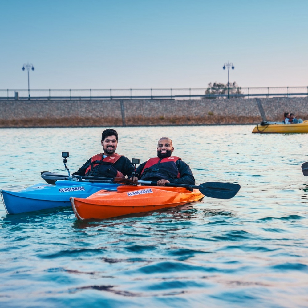 العين: واحة تنبض بالحياة"
