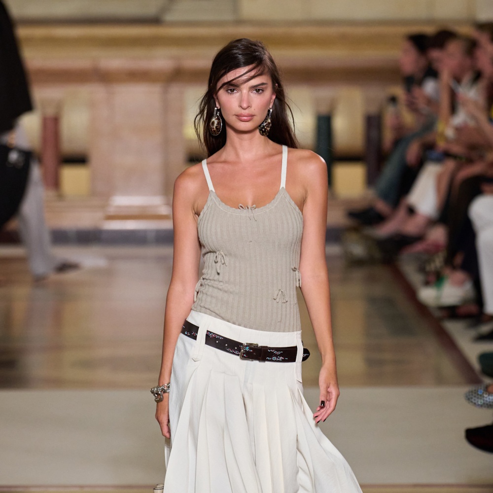 اطلالة من عرض "مايكل كورس" Michael Kors