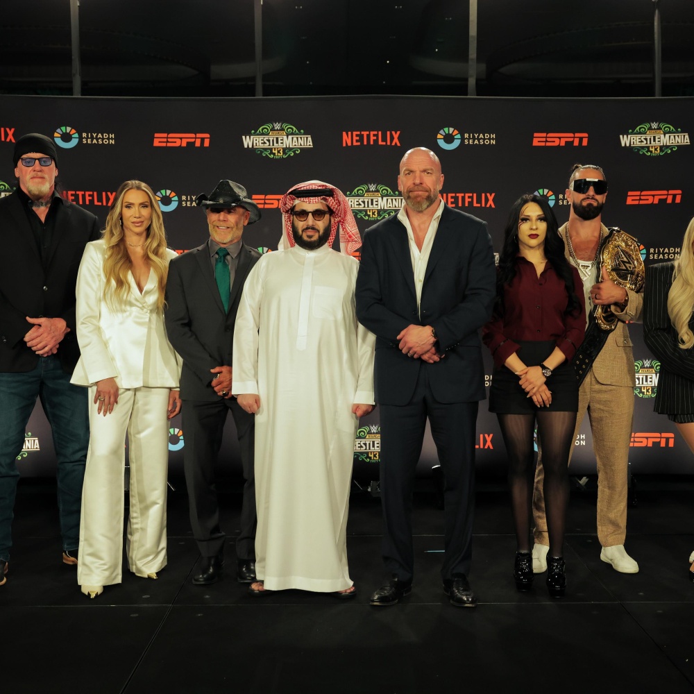 موسم الرياض يرسخ مكانته كعاصمة للرياضات القتالية بعرض الملاكمة التاريخي واستضافة WrestleMania 43