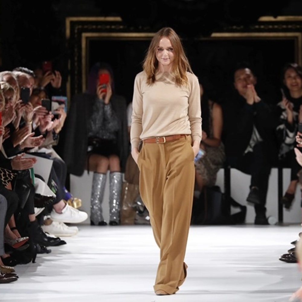 Stella McCartney مفاجأة جديدة في أسبوع الأزياء في الرياض الصورة من موقع the fashiongton post