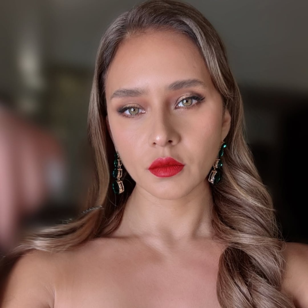 كيف تطبقين الروج الأحمر الكلاسيكي بأسلوب النجمات