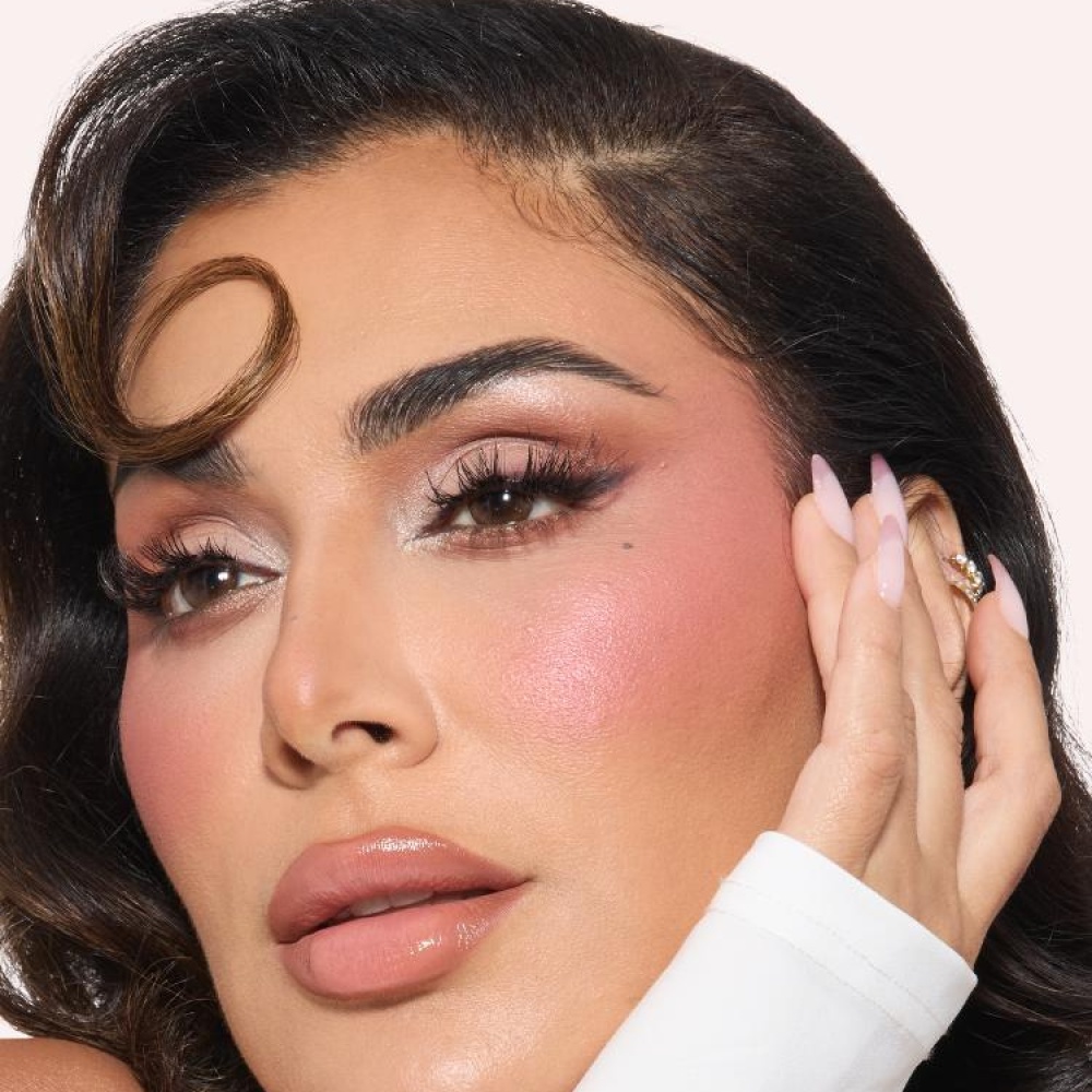مكياج بشرة احترافي بمستحضرات من هدى بيوتي Huda Beauty