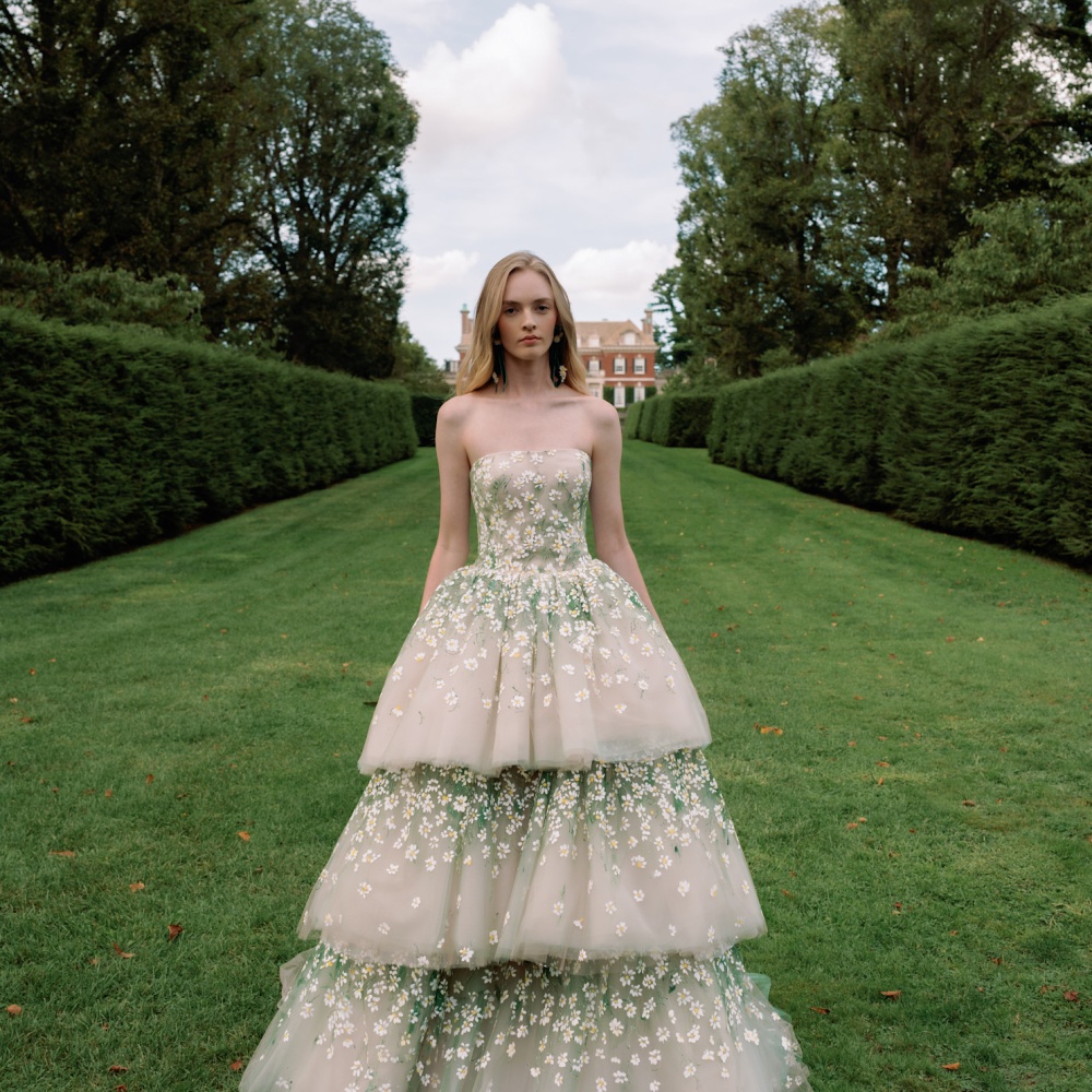 فستان زفاف ساريه نوري بلون الطبيعة في خريف 2026