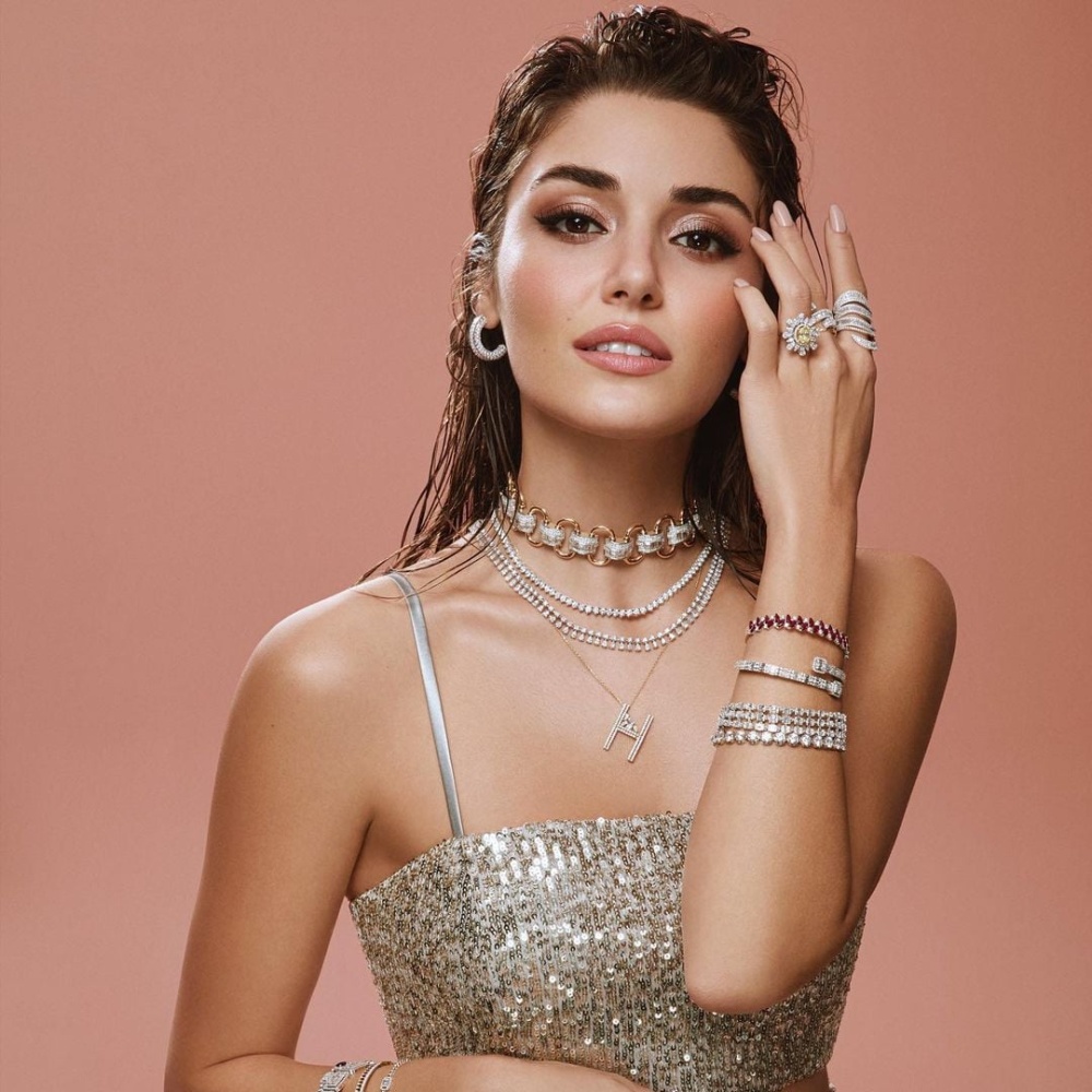 أحدث إطلالات مجوهرات البطلة هاندا أرتشيل Hande Erçel