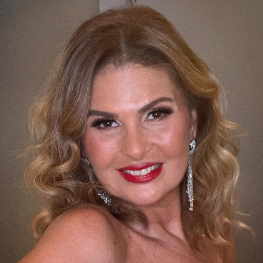 يسرا بلمسات كارولين أبو النور الجمالية