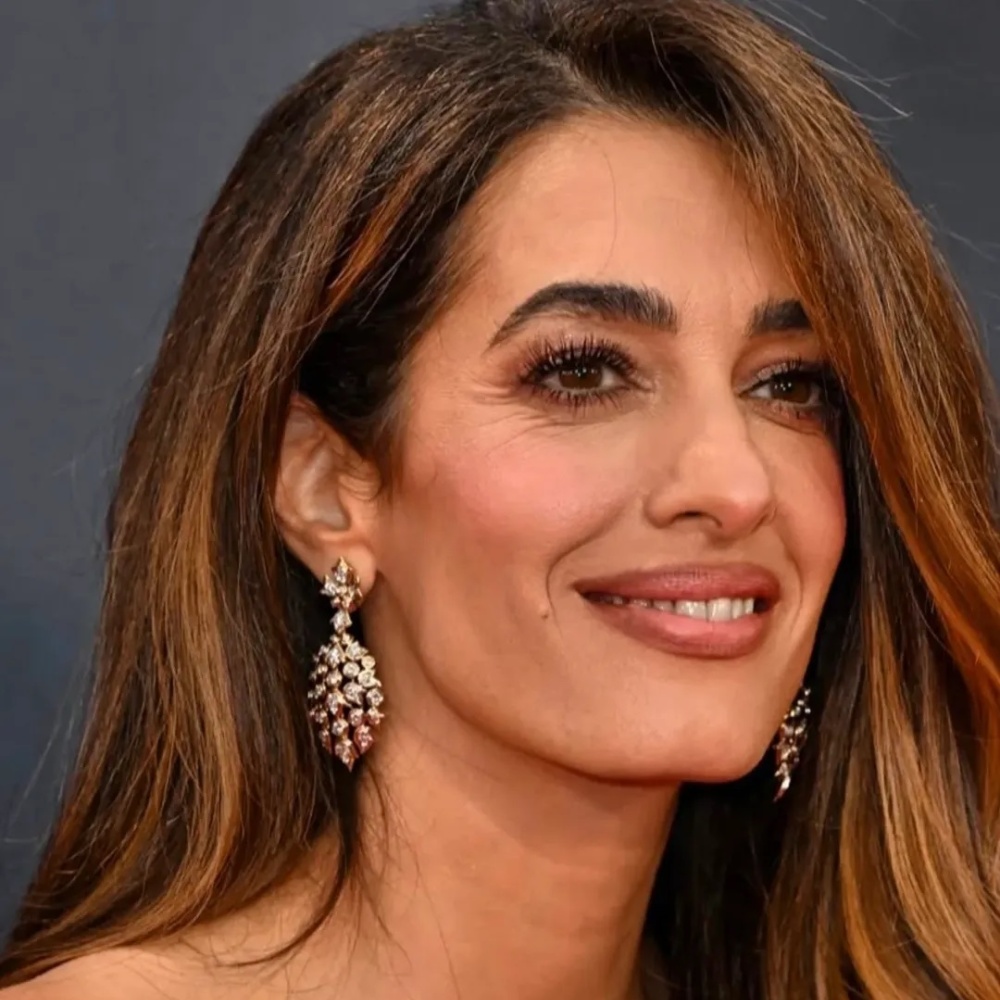 خطوات تمنحكِ شعر ذات الفخامة مثل أمل كلوني