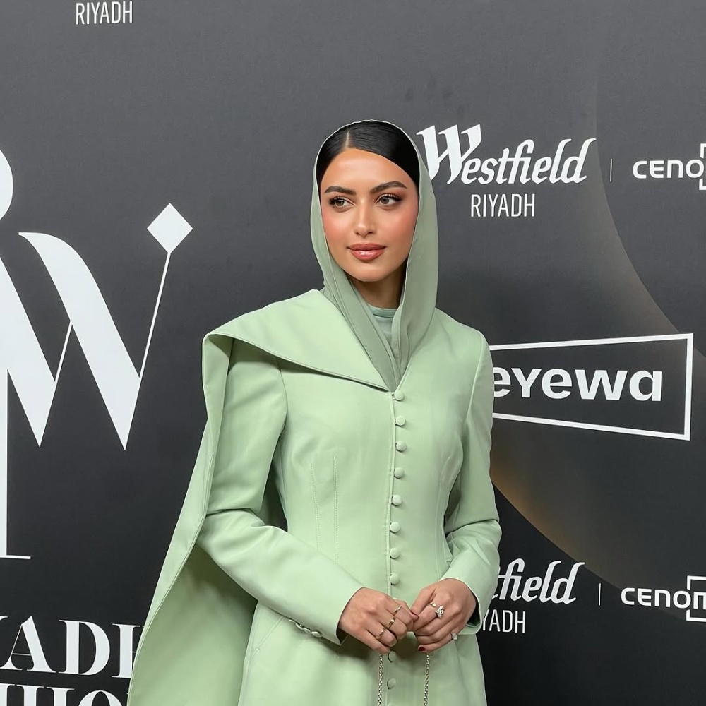 يارا النملة في إطلالة راقية من توقيع المصممة السعودية المبدعة منى الشبل