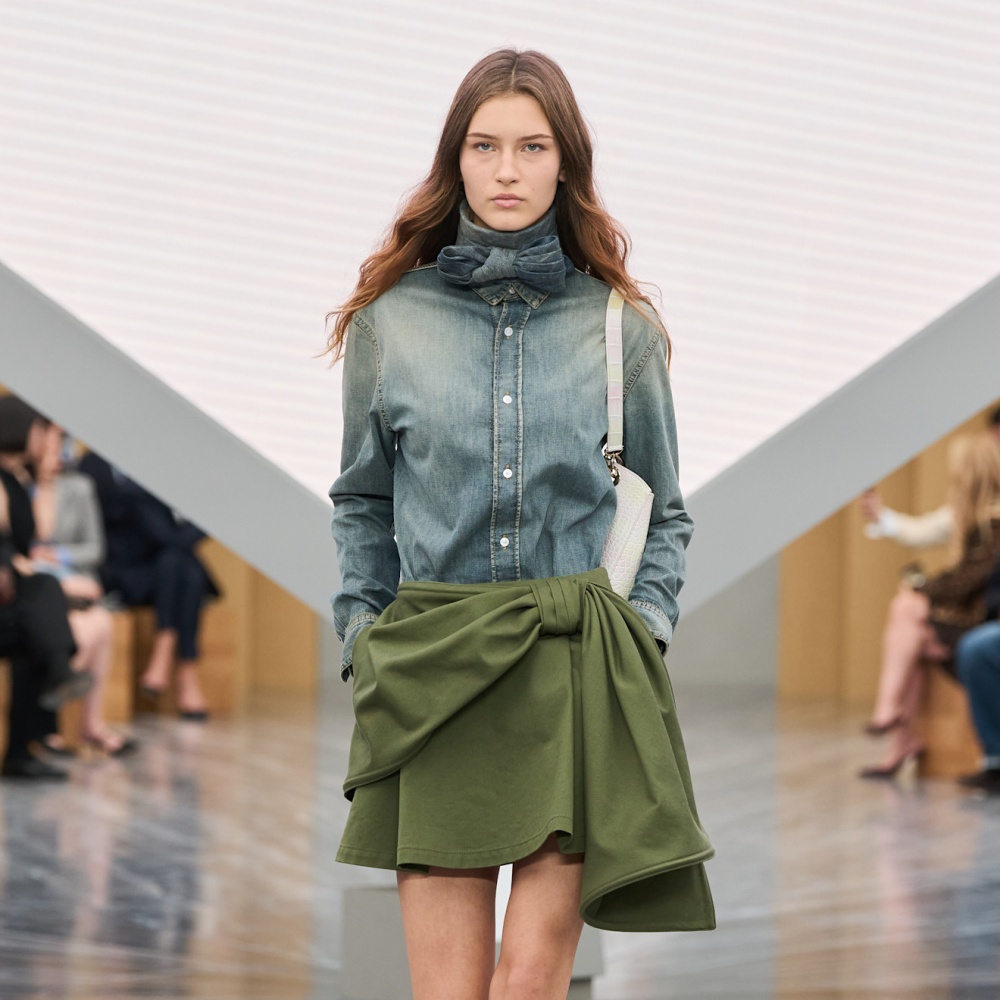 إطلالات بطابع الستينات من Christian Dior