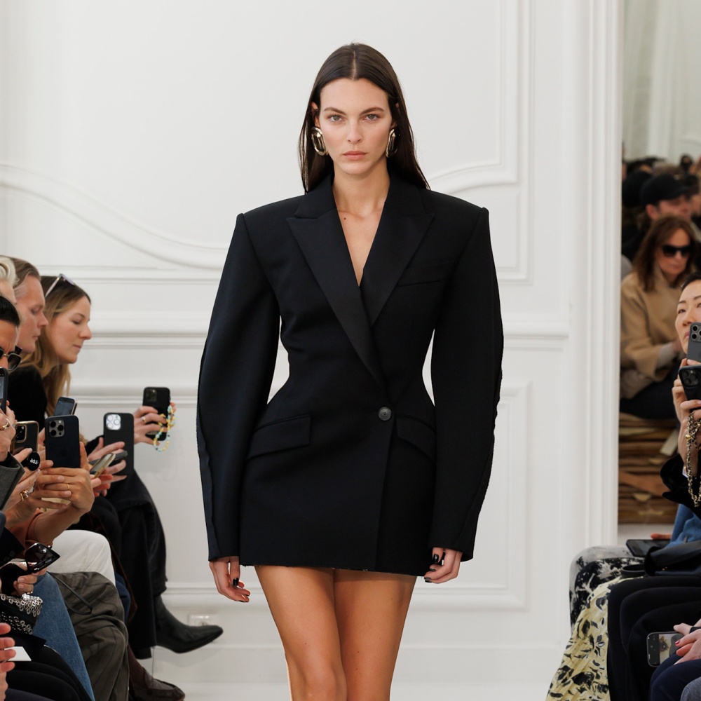من مجموعة الأزياء الجاهزة Givenchy لخريف وشتاء 2025