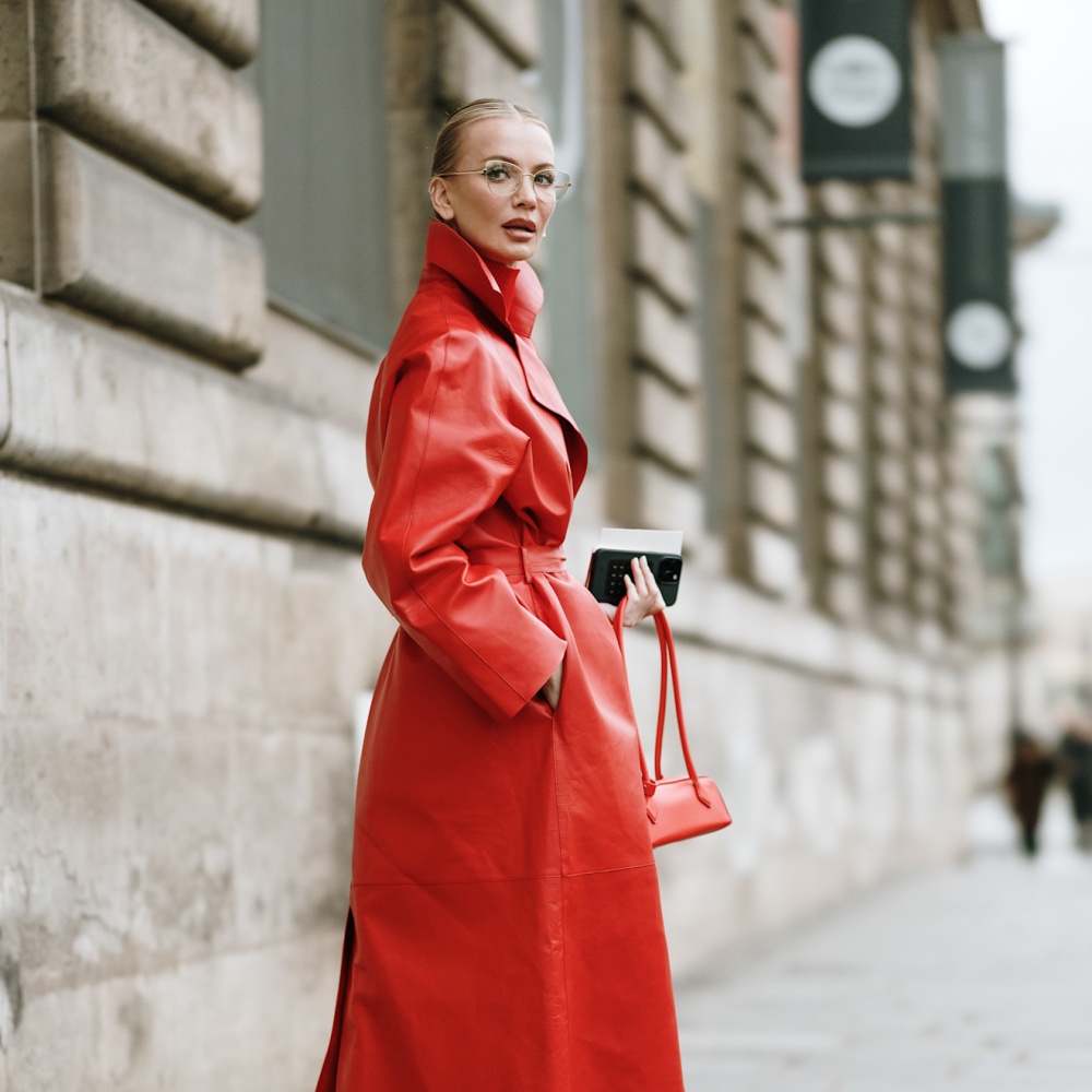 إطلالة بمعطف أنيق 