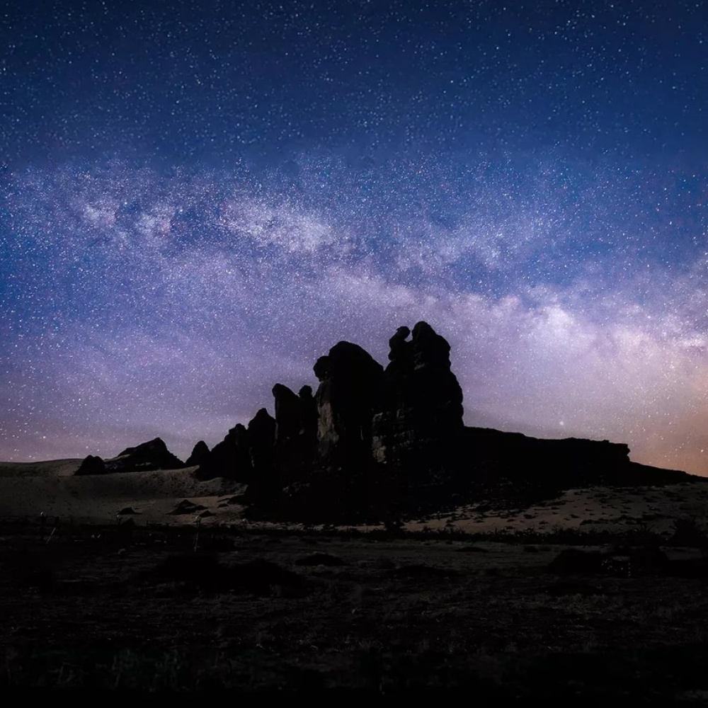 سفاري شرعان.. دليلك لمغامرة استثنائية بين صخور العلا الخالدة