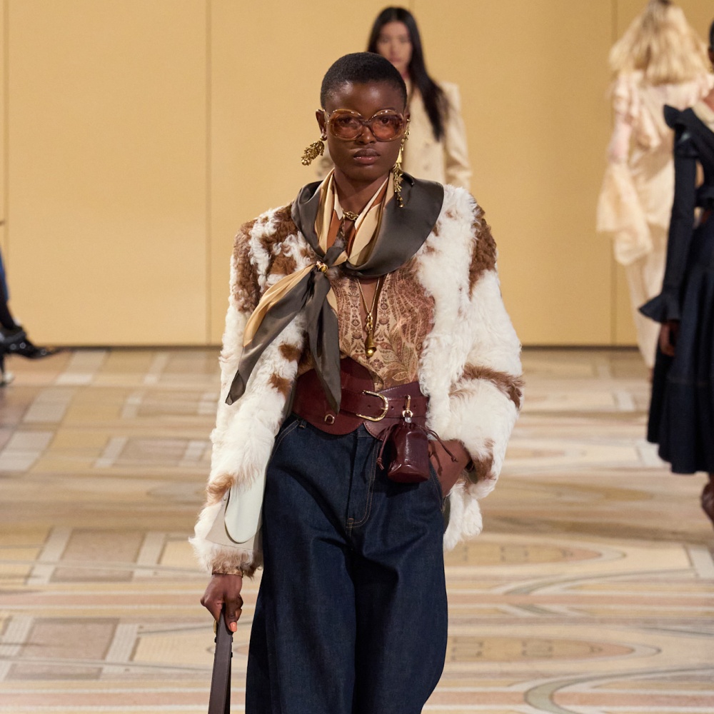 أكسسوارات شتاء 2025-2026 وإطلالة مميّزة من Zimmermann