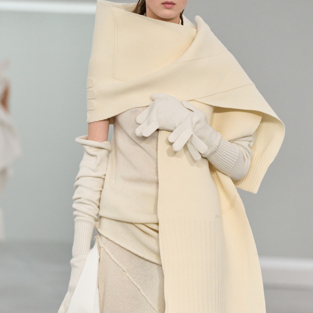 وشاح شتوي منissey Miyake