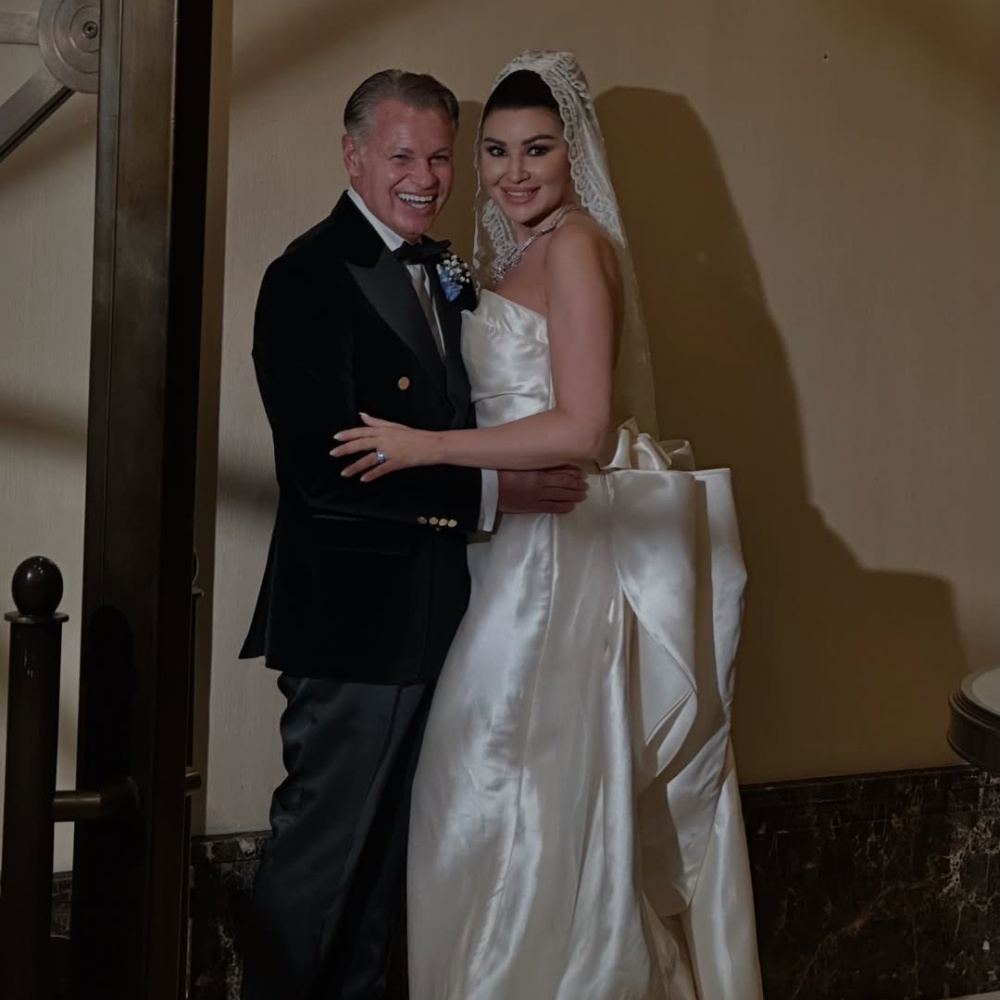 أروى جودة بصيحة الحرير الفاخرة بثوب سترابلس