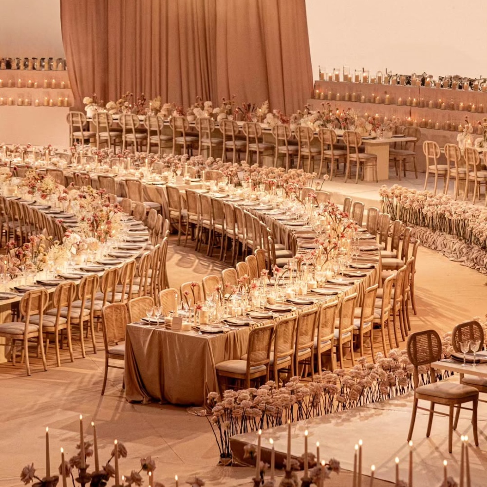 القاعة الفخمة من الأمور الأساسية في الأعراس المترفة