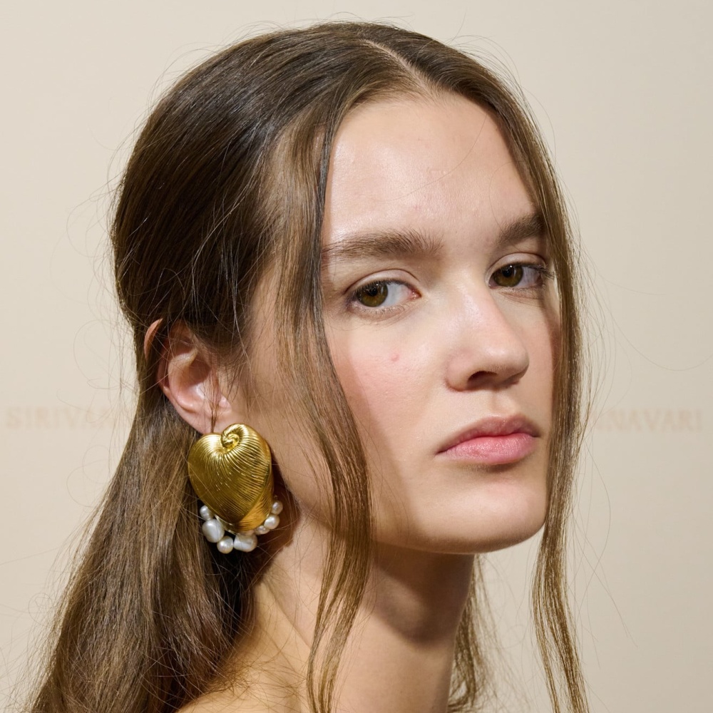 اللبن من الحلول لعلاج الشعر الدهني