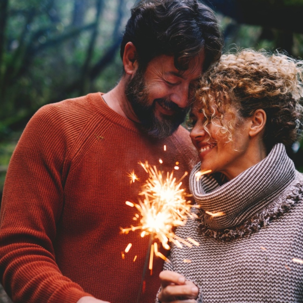 تحويل اللحظات البسيطة بين الزوجين إلى ترق ورفاهية وسعادة ليس بالأمر الصعب