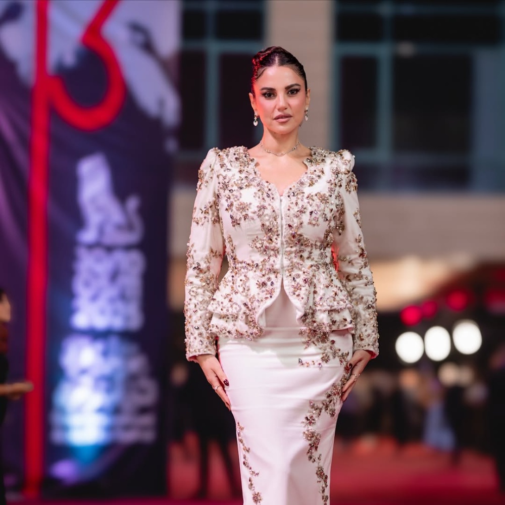 درة بالزي التقليدي الجزائري الكراكو