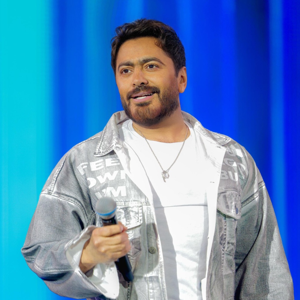 يمر تامر حسني بأزمة صحية تسببت في إستئصال جزء من الكلى