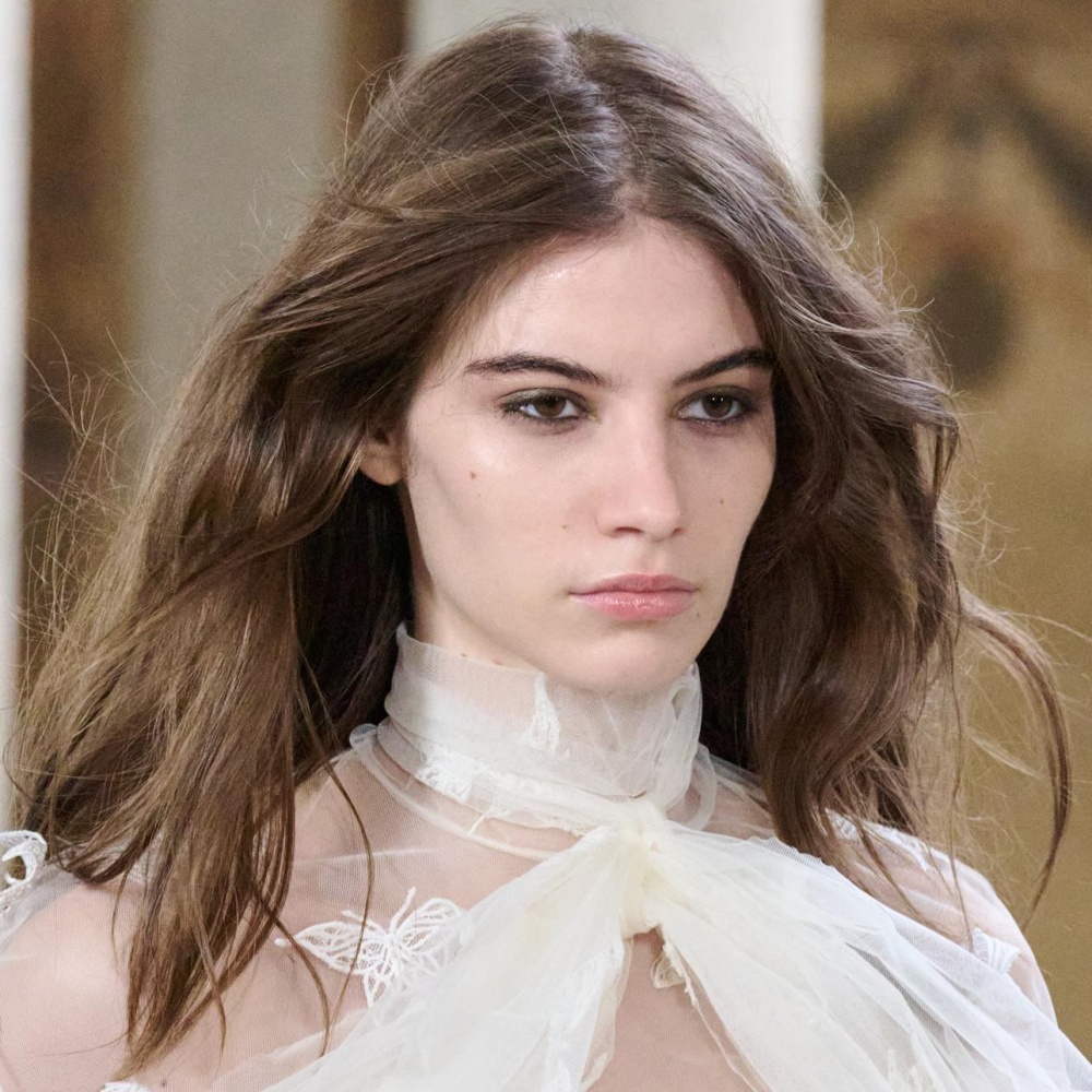 كيف تحولين العناية بشعركِ إلى لحظة اتصال عميق مع ذاتكِ؟