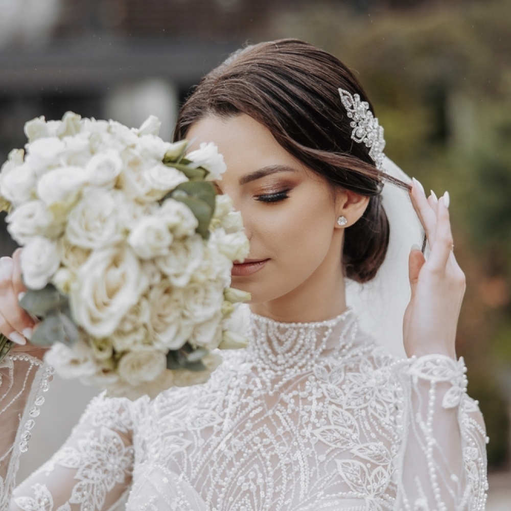 حقيبة جمال العروس: دليل المستحضرات الأساسية ليومك الكبير