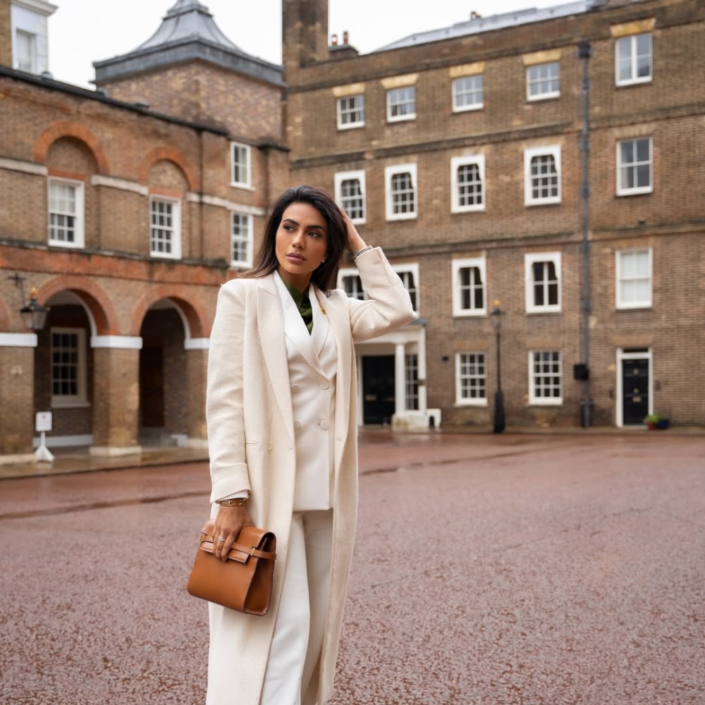 لبنى عبدالعزيز في لندن