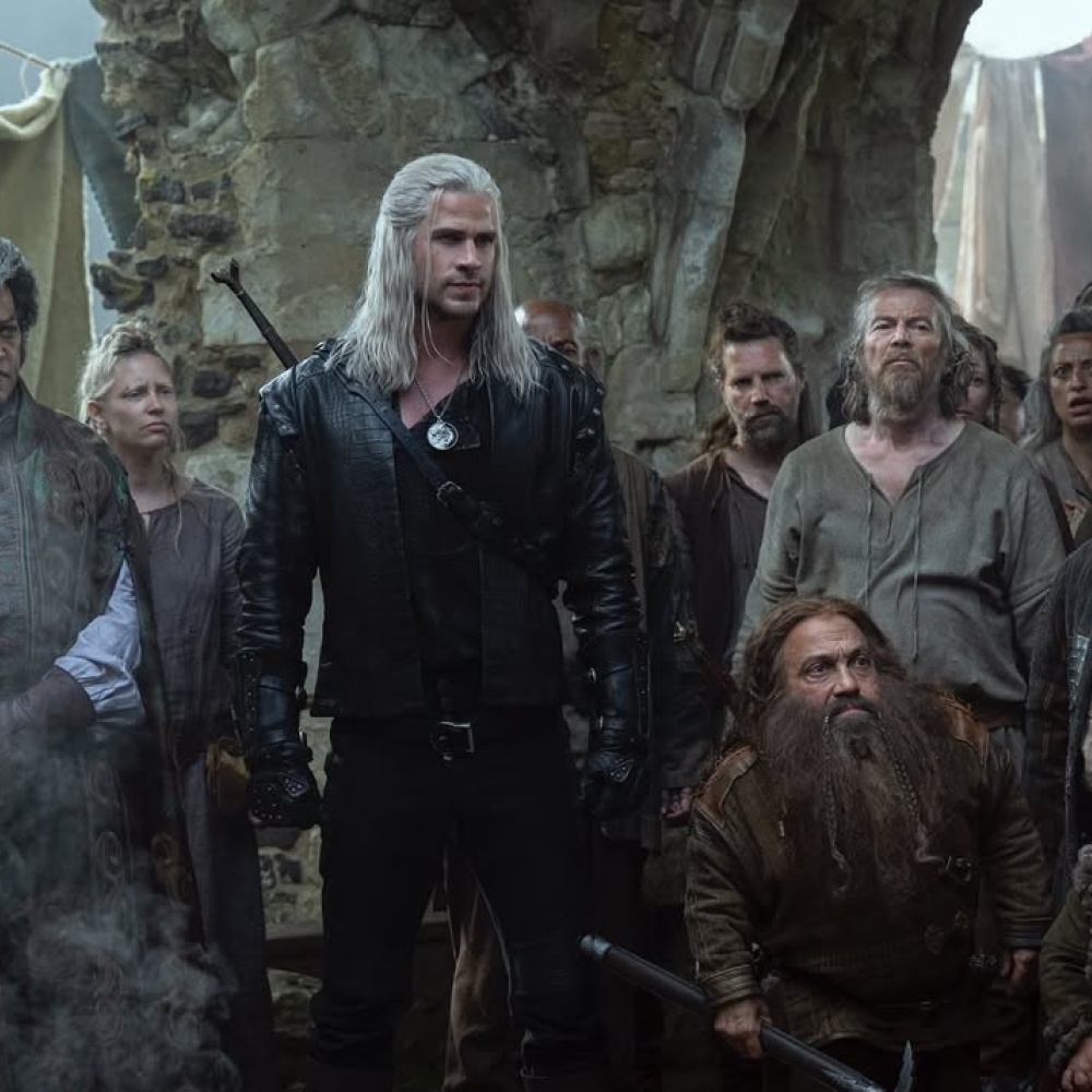 ليام هيمسورث يواجه مقارنة صعبة مع هنري كافيل 