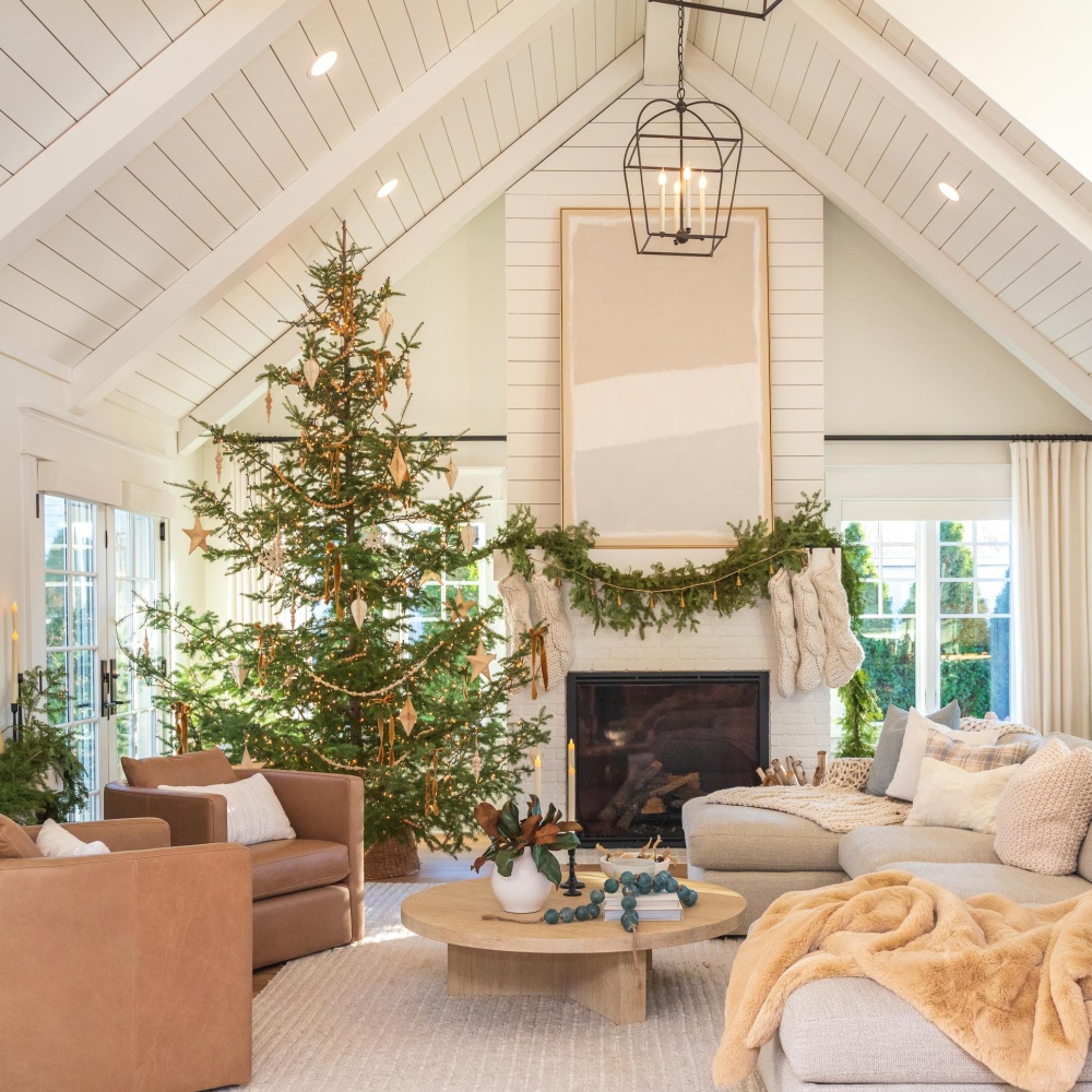 هناك العديد من الطرق للحفاظ على نضارة شجرة الكريسماس طوال فترة أعياد الميلاد